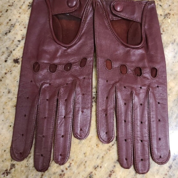 New! Vintage Size S/M Leather Driving Gloves Knuckle Holes Adjustable Strap - Picture 2 of 13